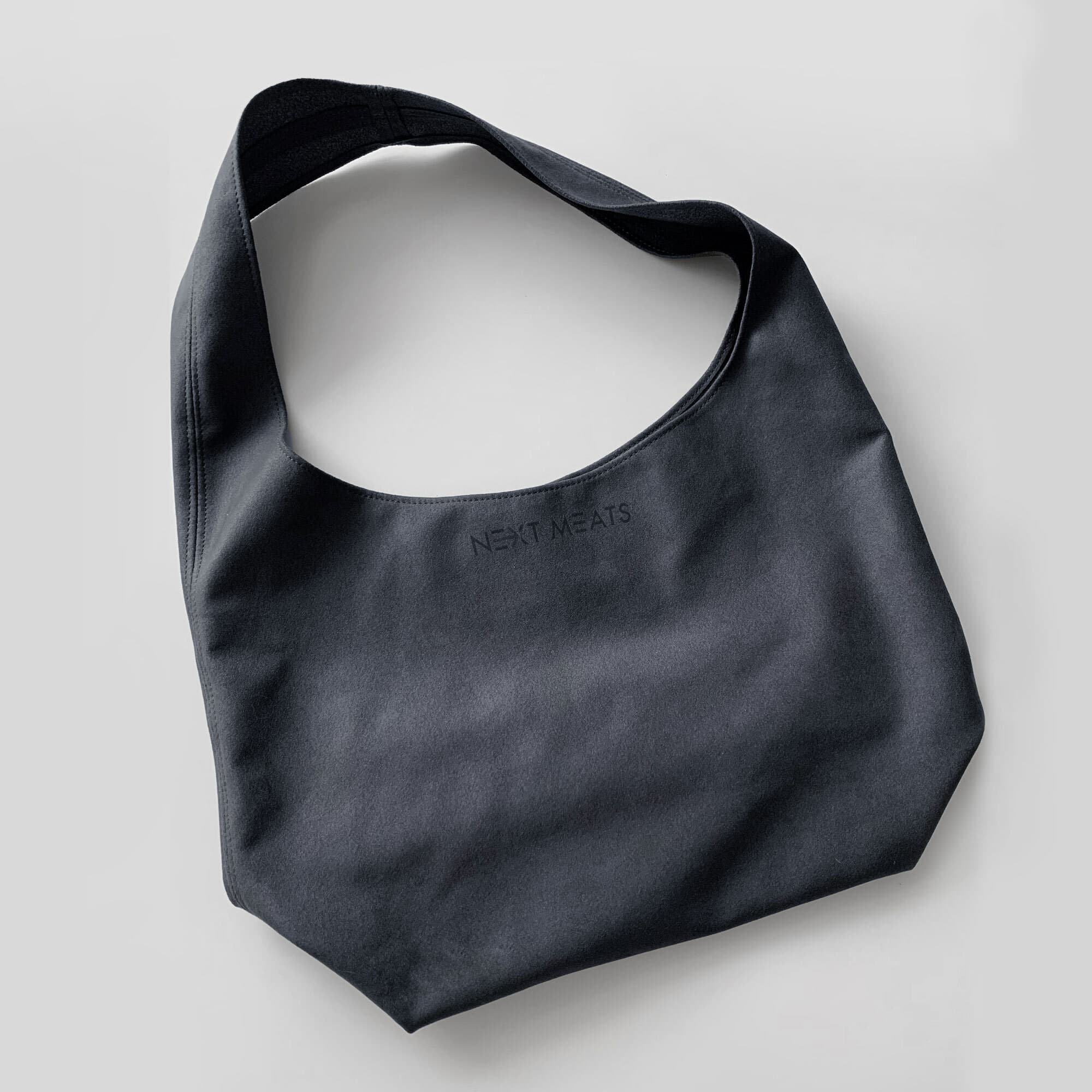 銀面調人工皮革「Ultrasuede®nu」を使用した、東レ株式会社とのコラボトートバッグを発売